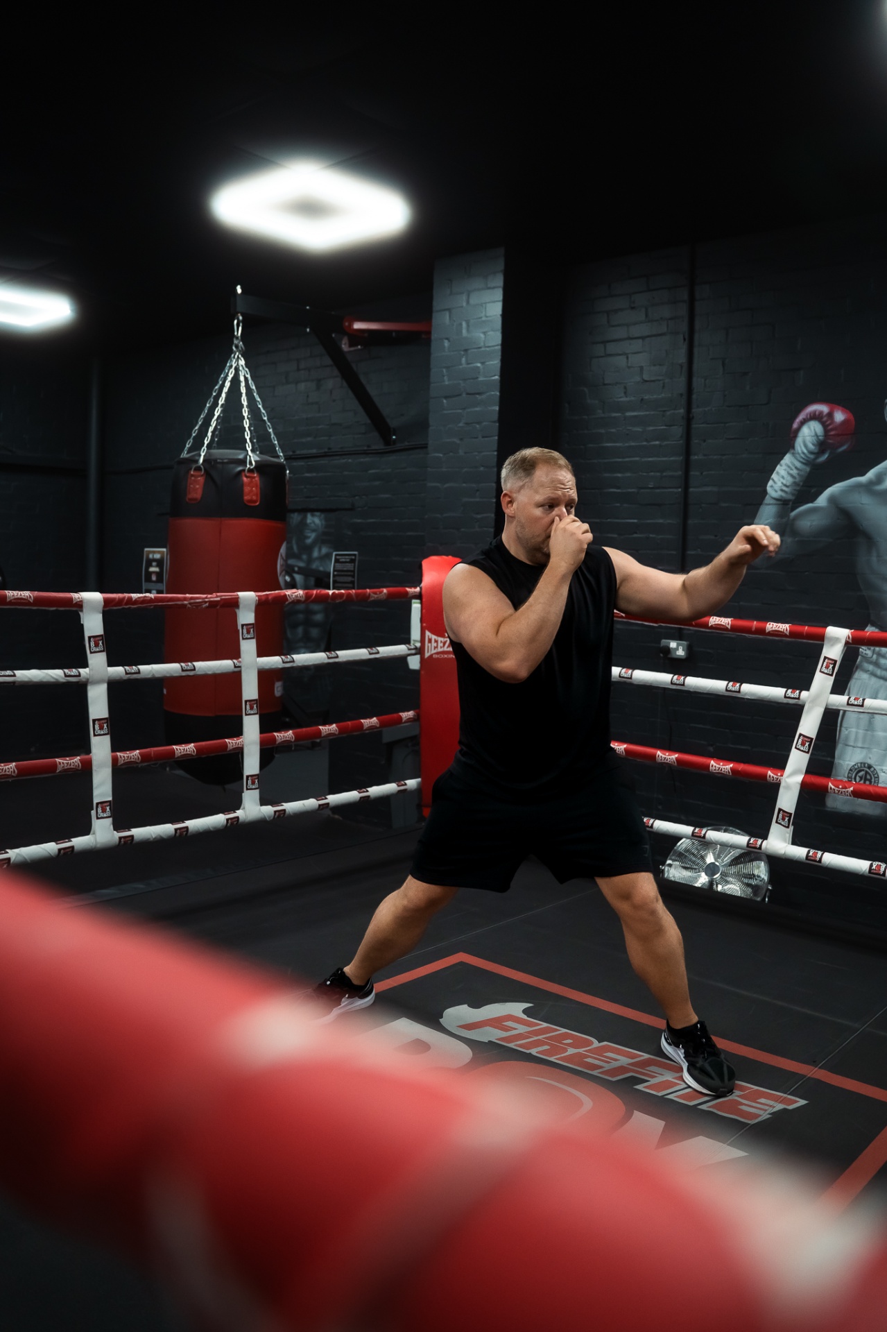 Damien Pearl boxing training session at professional gym